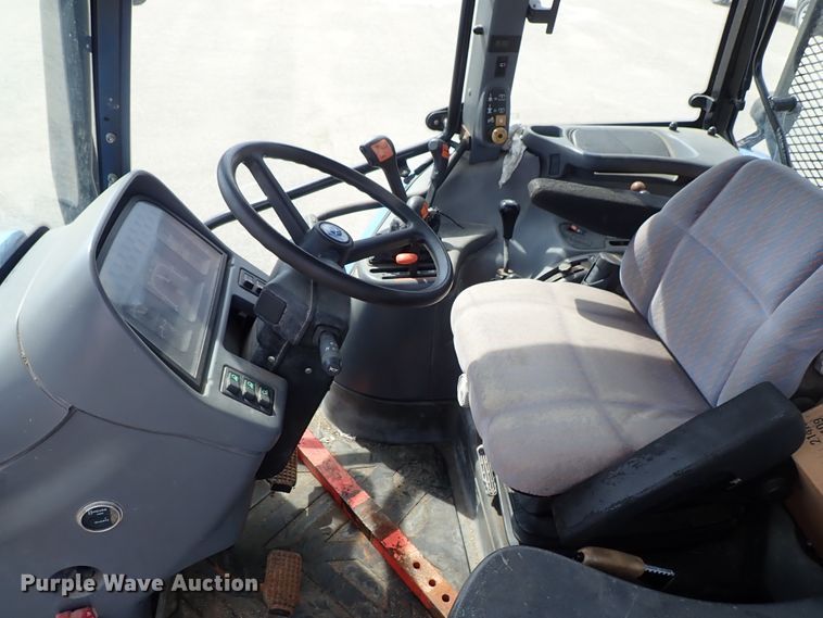 image for item DE1082 2001 New Holland TS100 tractor