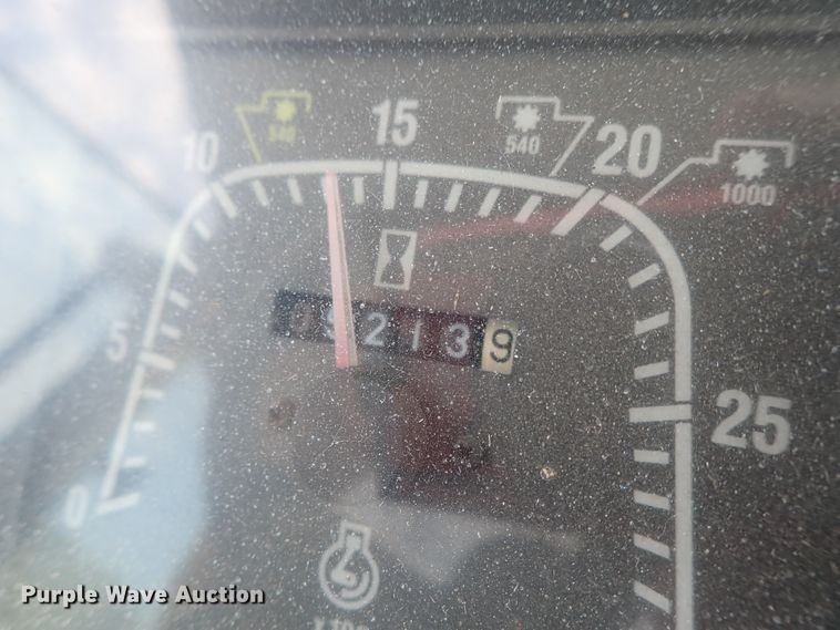 image for item DE1082 2001 New Holland TS100 tractor