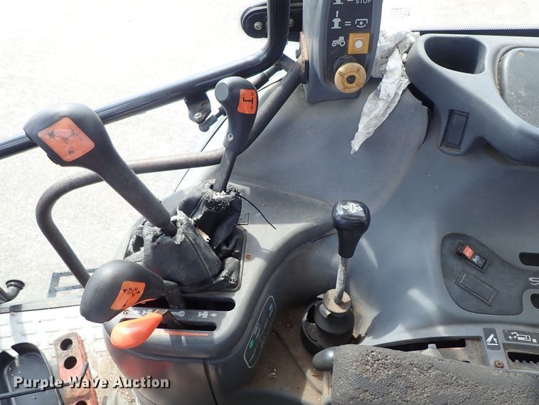 image for item DE1082 2001 New Holland TS100 tractor