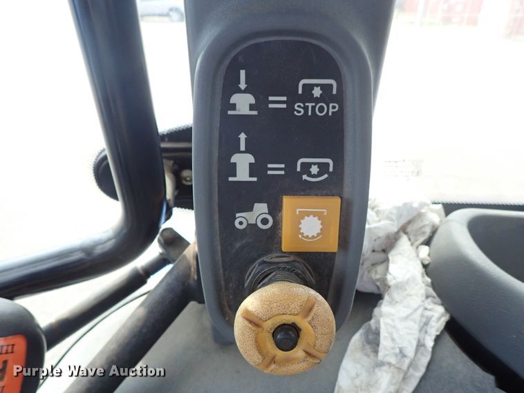 image for item DE1082 2001 New Holland TS100 tractor