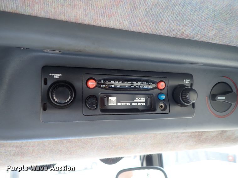 image for item DE1082 2001 New Holland TS100 tractor