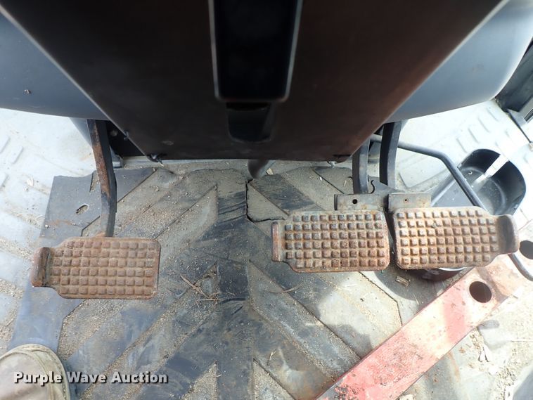 image for item DE1082 2001 New Holland TS100 tractor