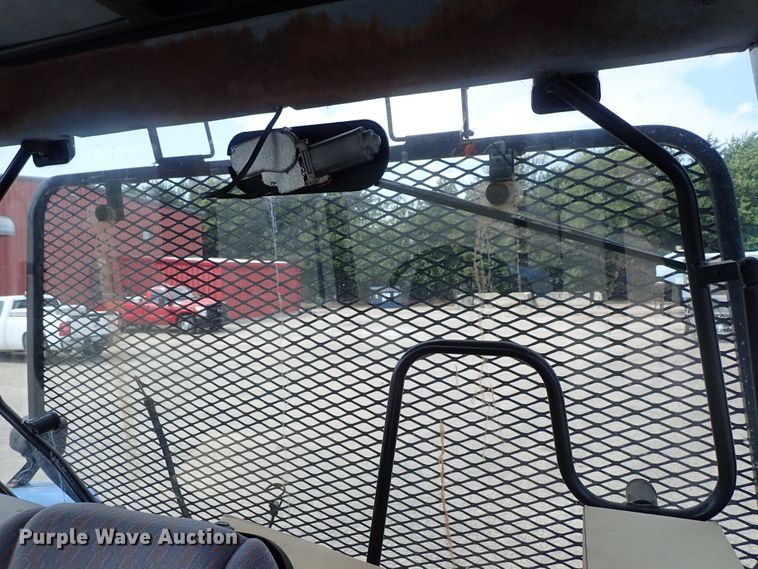 image for item DE1082 2001 New Holland TS100 tractor