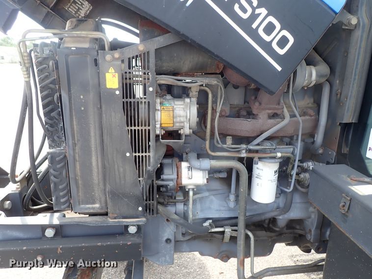 image for item DE1082 2001 New Holland TS100 tractor