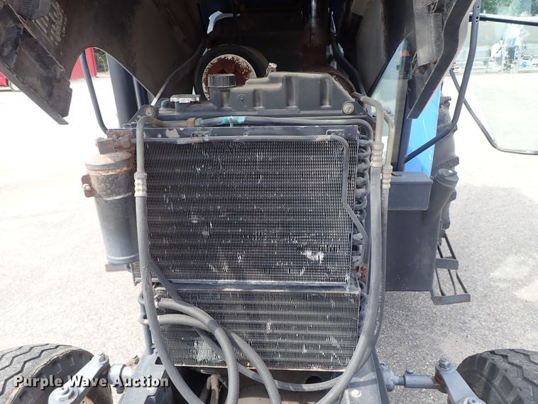 image for item DE1082 2001 New Holland TS100 tractor