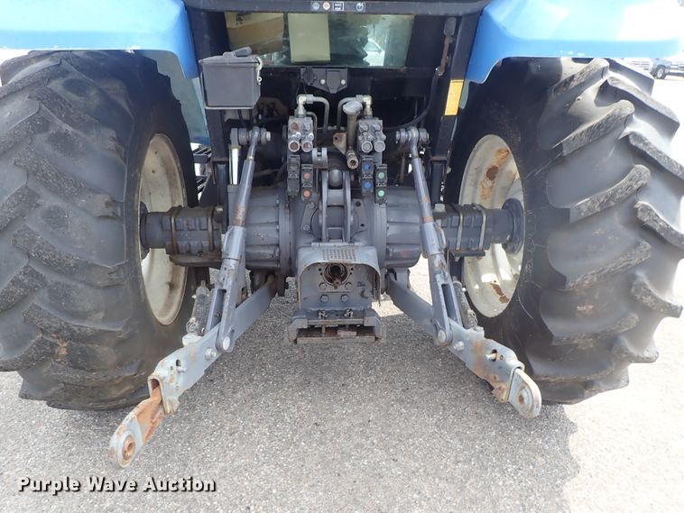 image for item DE1082 2001 New Holland TS100 tractor