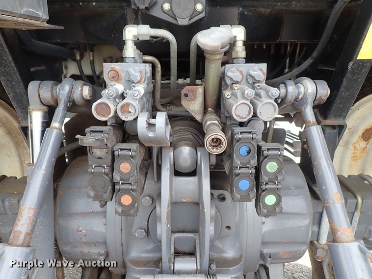 image for item DE1082 2001 New Holland TS100 tractor