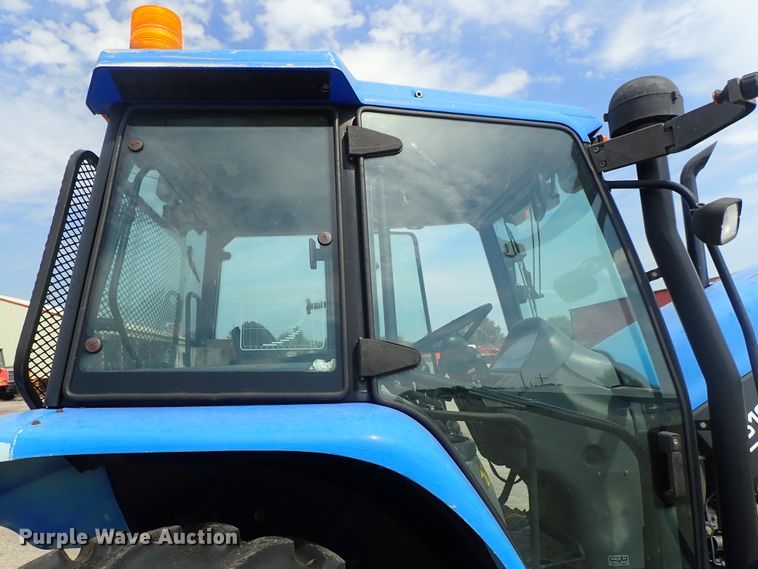 image for item DE1082 2001 New Holland TS100 tractor