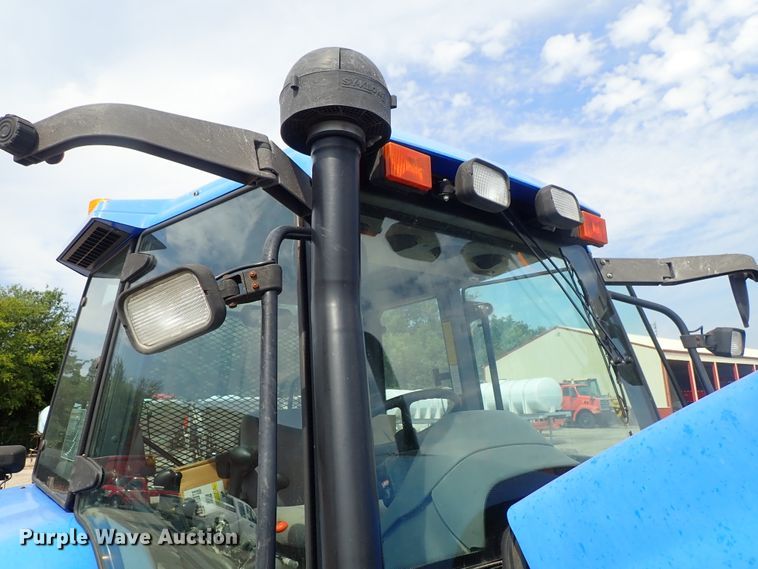 image for item DE1082 2001 New Holland TS100 tractor