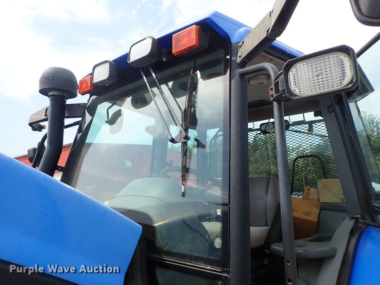 image for item DE1082 2001 New Holland TS100 tractor