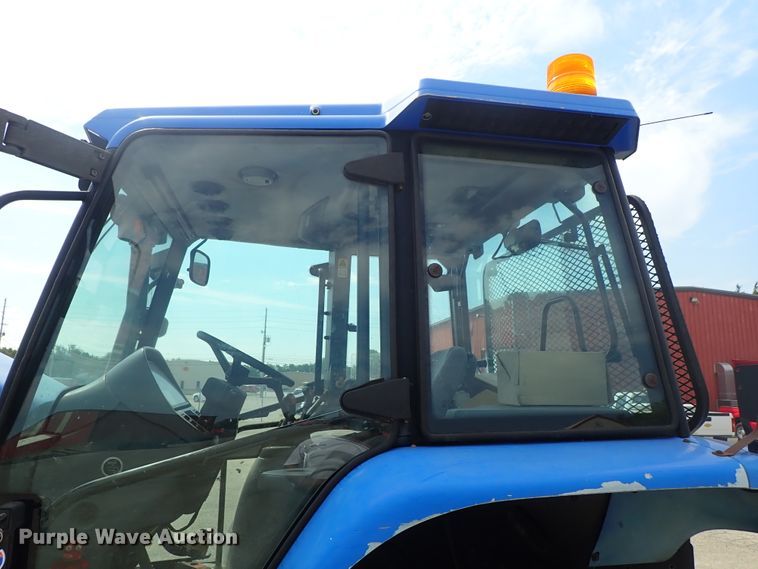 image for item DE1082 2001 New Holland TS100 tractor
