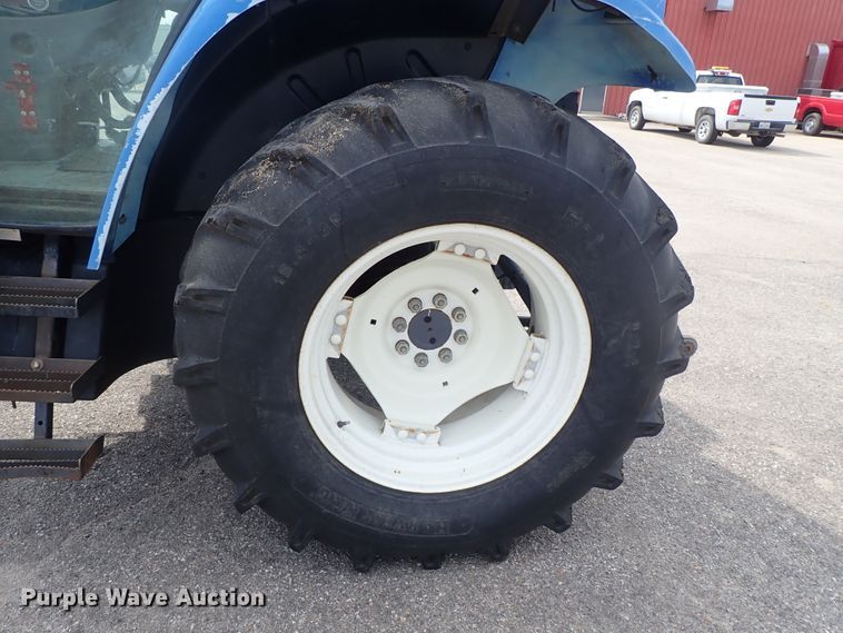 image for item DE1082 2001 New Holland TS100 tractor