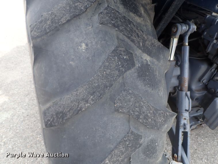 image for item DE1082 2001 New Holland TS100 tractor