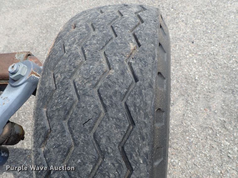 image for item DE1082 2001 New Holland TS100 tractor