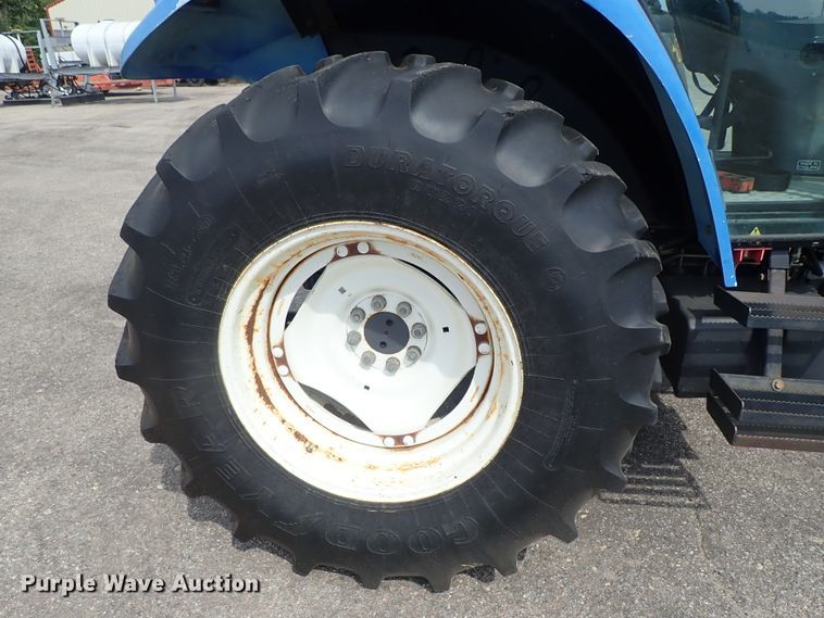 image for item DE1082 2001 New Holland TS100 tractor