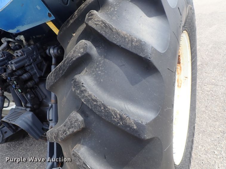 image for item DE1082 2001 New Holland TS100 tractor