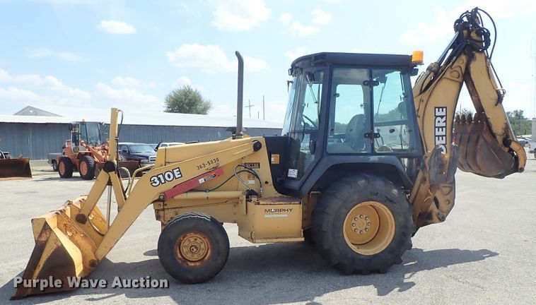 image for item DE1083 1997 John Deere 310E backhoe