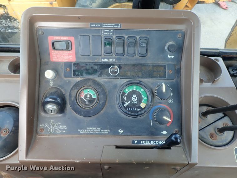 image for item DE1083 1997 John Deere 310E backhoe