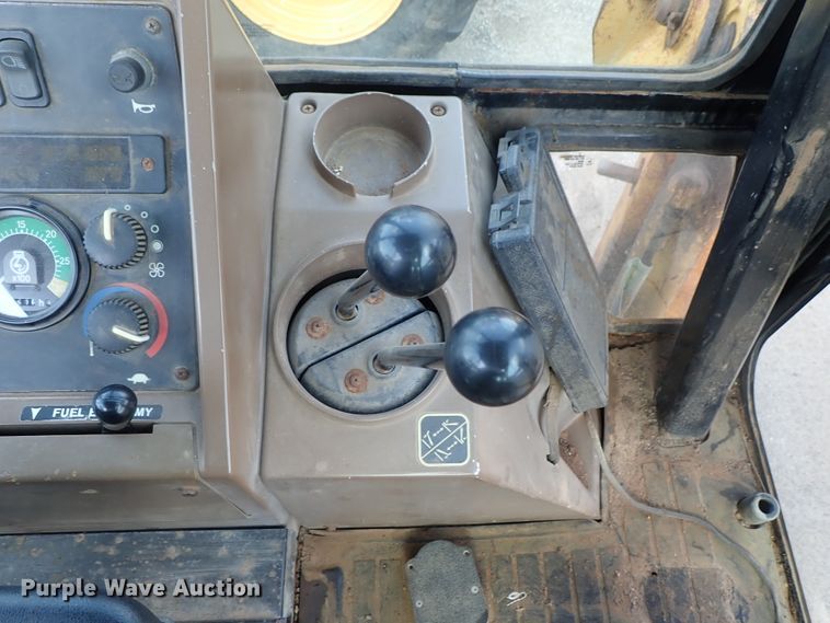 image for item DE1083 1997 John Deere 310E backhoe