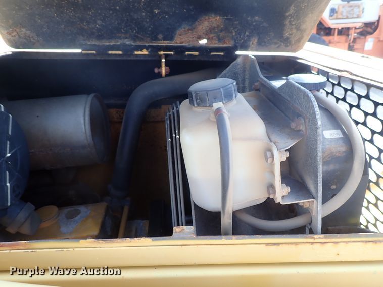 image for item DE1083 1997 John Deere 310E backhoe