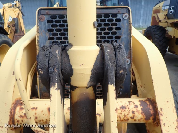image for item DE1083 1997 John Deere 310E backhoe