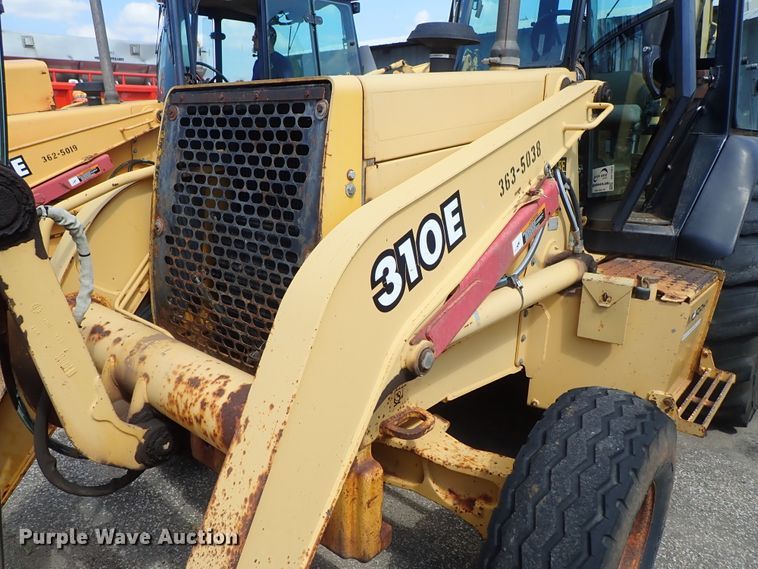 image for item DE1083 1997 John Deere 310E backhoe