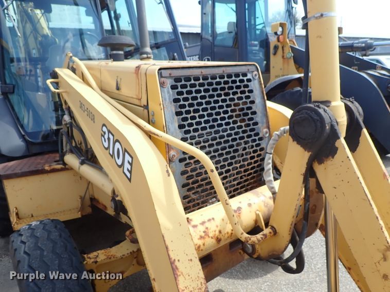 image for item DE1083 1997 John Deere 310E backhoe