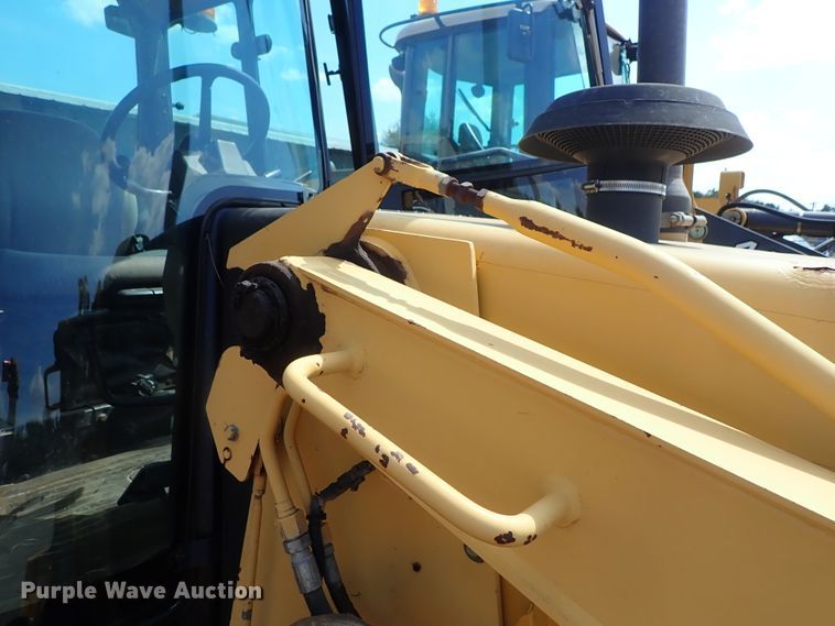 image for item DE1083 1997 John Deere 310E backhoe