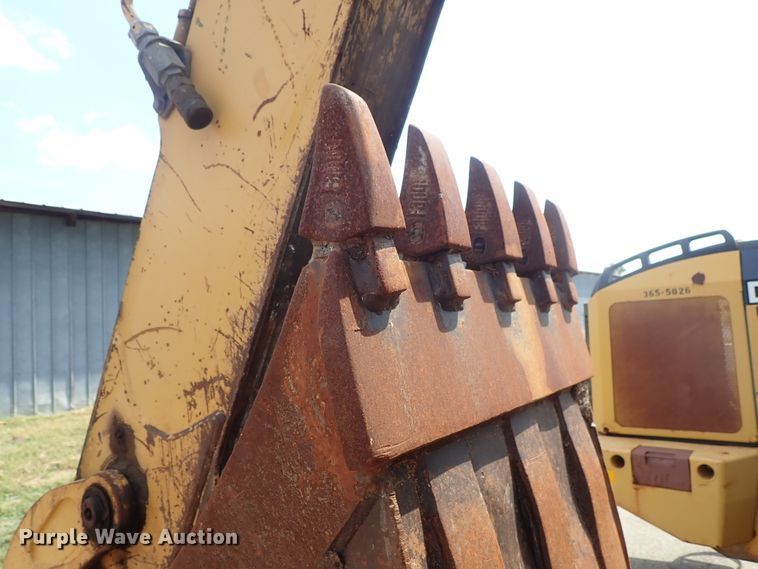 image for item DE1083 1997 John Deere 310E backhoe
