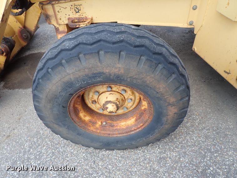 image for item DE1083 1997 John Deere 310E backhoe