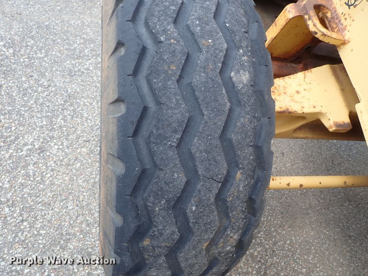 image for item DE1083 1997 John Deere 310E backhoe