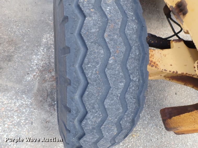 image for item DE1083 1997 John Deere 310E backhoe