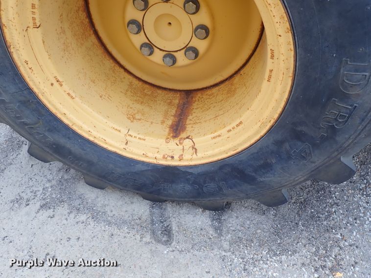 image for item DE1083 1997 John Deere 310E backhoe