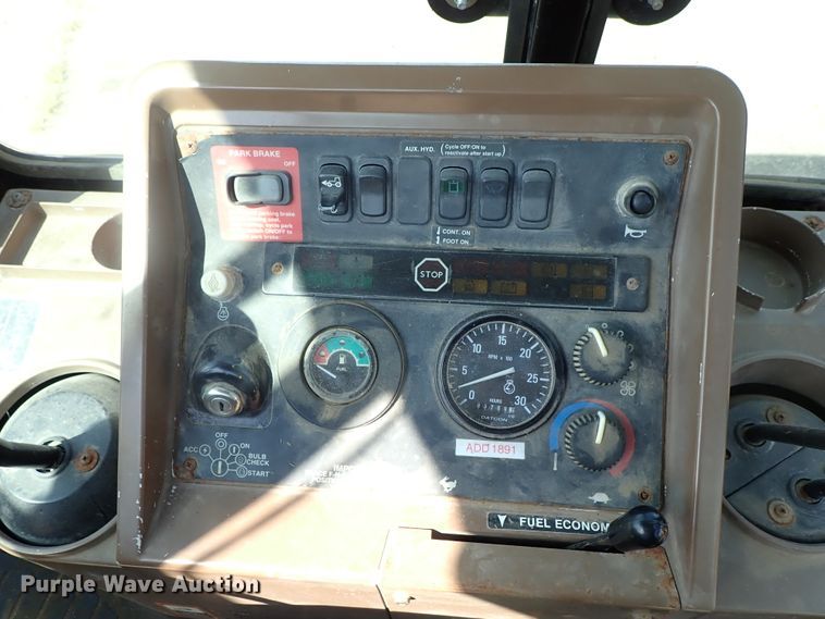 image for item DE1084 1999 John Deere 310E backhoe