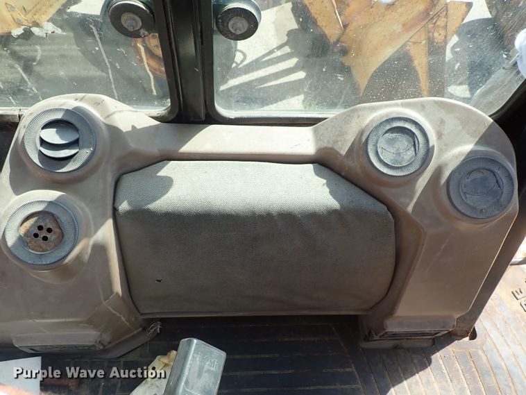 image for item DE1084 1999 John Deere 310E backhoe