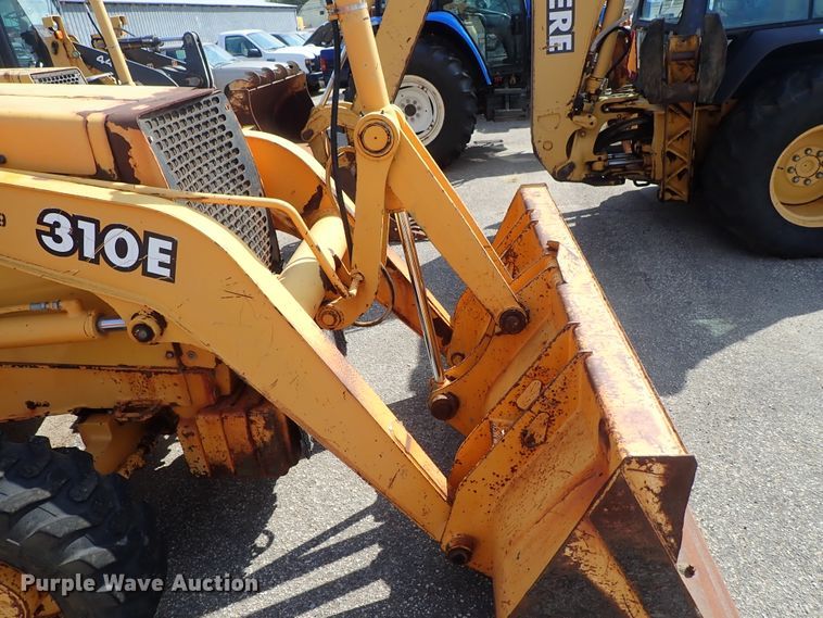 image for item DE1084 1999 John Deere 310E backhoe