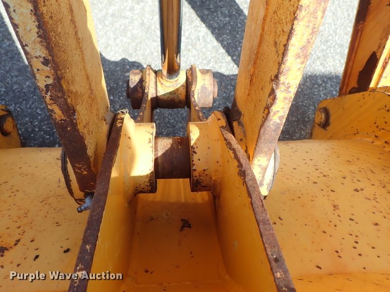 image for item DE1084 1999 John Deere 310E backhoe