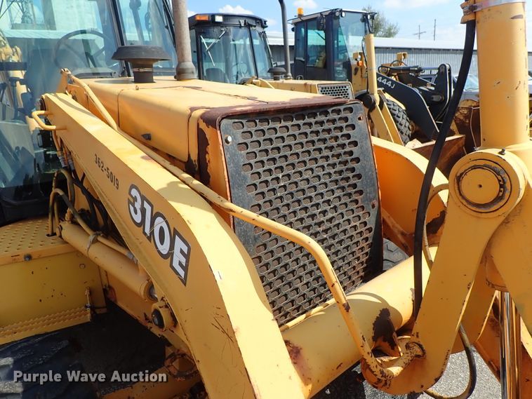 image for item DE1084 1999 John Deere 310E backhoe