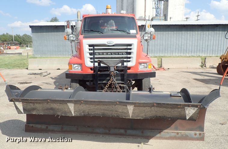 image for item DE1086 2003 Sterling LT7501 dump truck