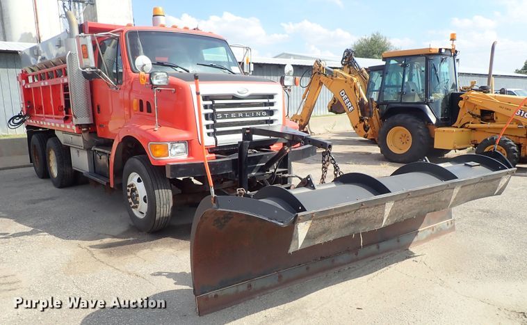 image for item DE1086 2003 Sterling LT7501 dump truck