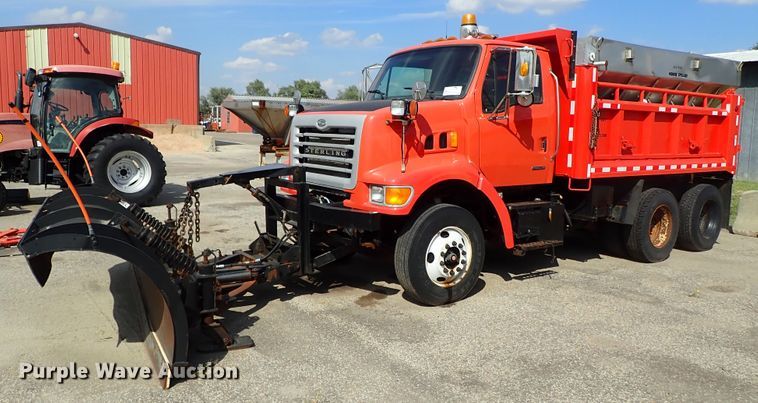 image for item DE1086 2003 Sterling LT7501 dump truck