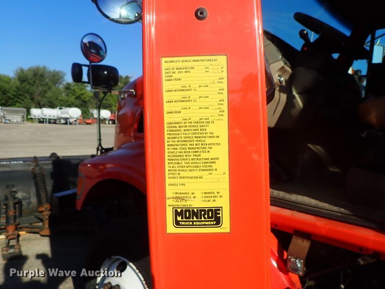 image for item DE1086 2003 Sterling LT7501 dump truck