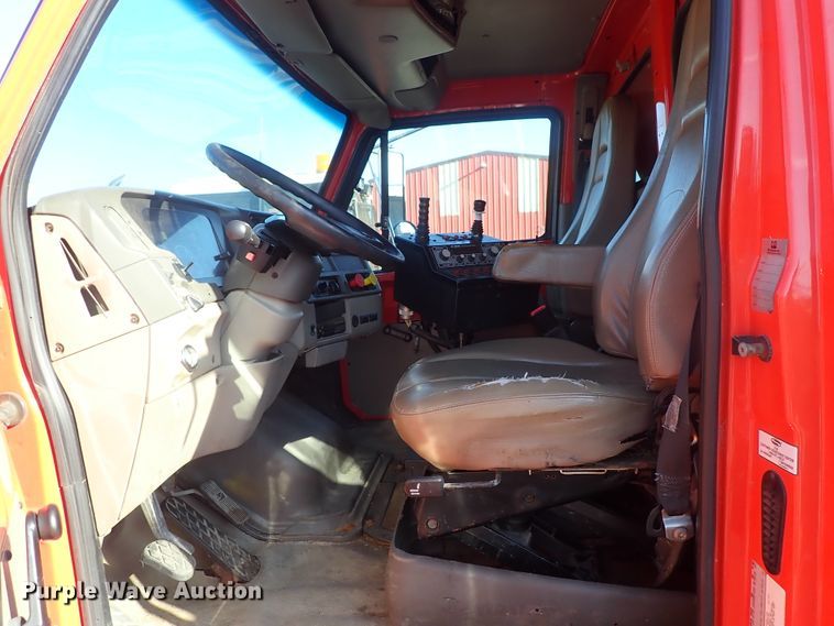 image for item DE1086 2003 Sterling LT7501 dump truck