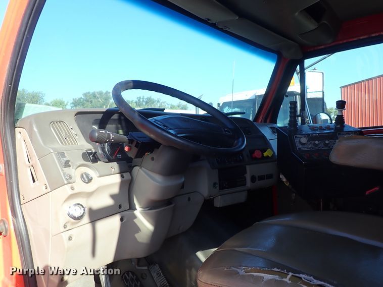 image for item DE1086 2003 Sterling LT7501 dump truck