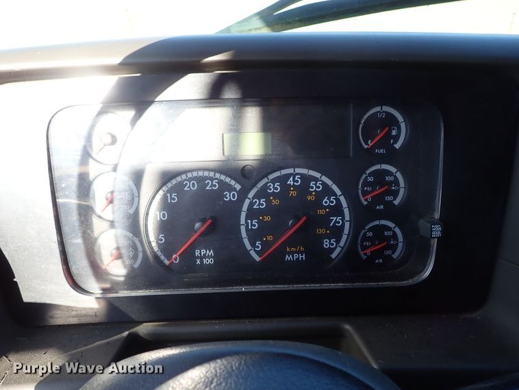 image for item DE1086 2003 Sterling LT7501 dump truck