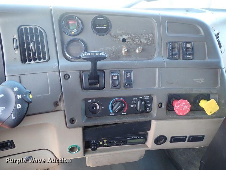 image for item DE1086 2003 Sterling LT7501 dump truck