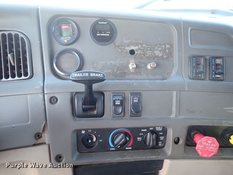 image for item DE1086 2003 Sterling LT7501 dump truck