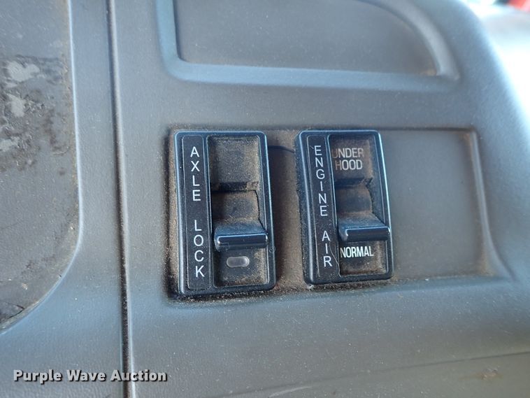 image for item DE1086 2003 Sterling LT7501 dump truck