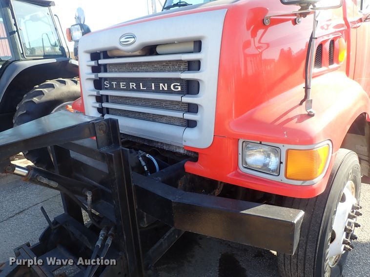 image for item DE1086 2003 Sterling LT7501 dump truck