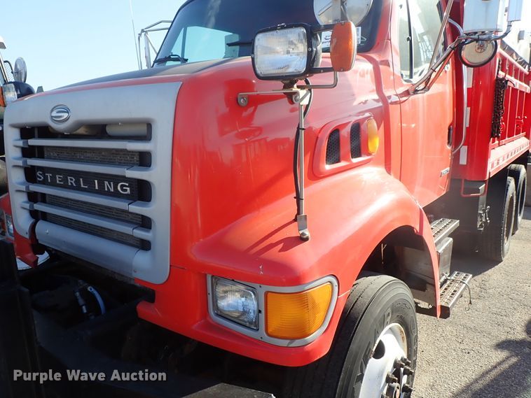 image for item DE1086 2003 Sterling LT7501 dump truck